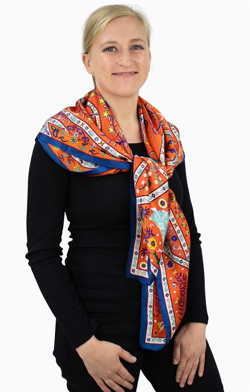 Konstsjal i siden, Folklore Orange