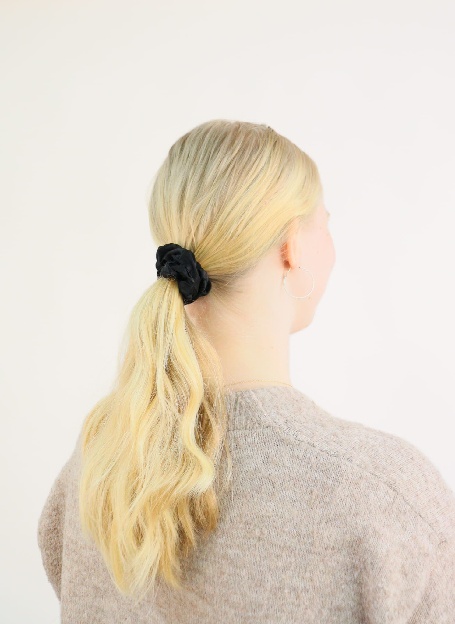 Sidenscrunchie Satin, Svart